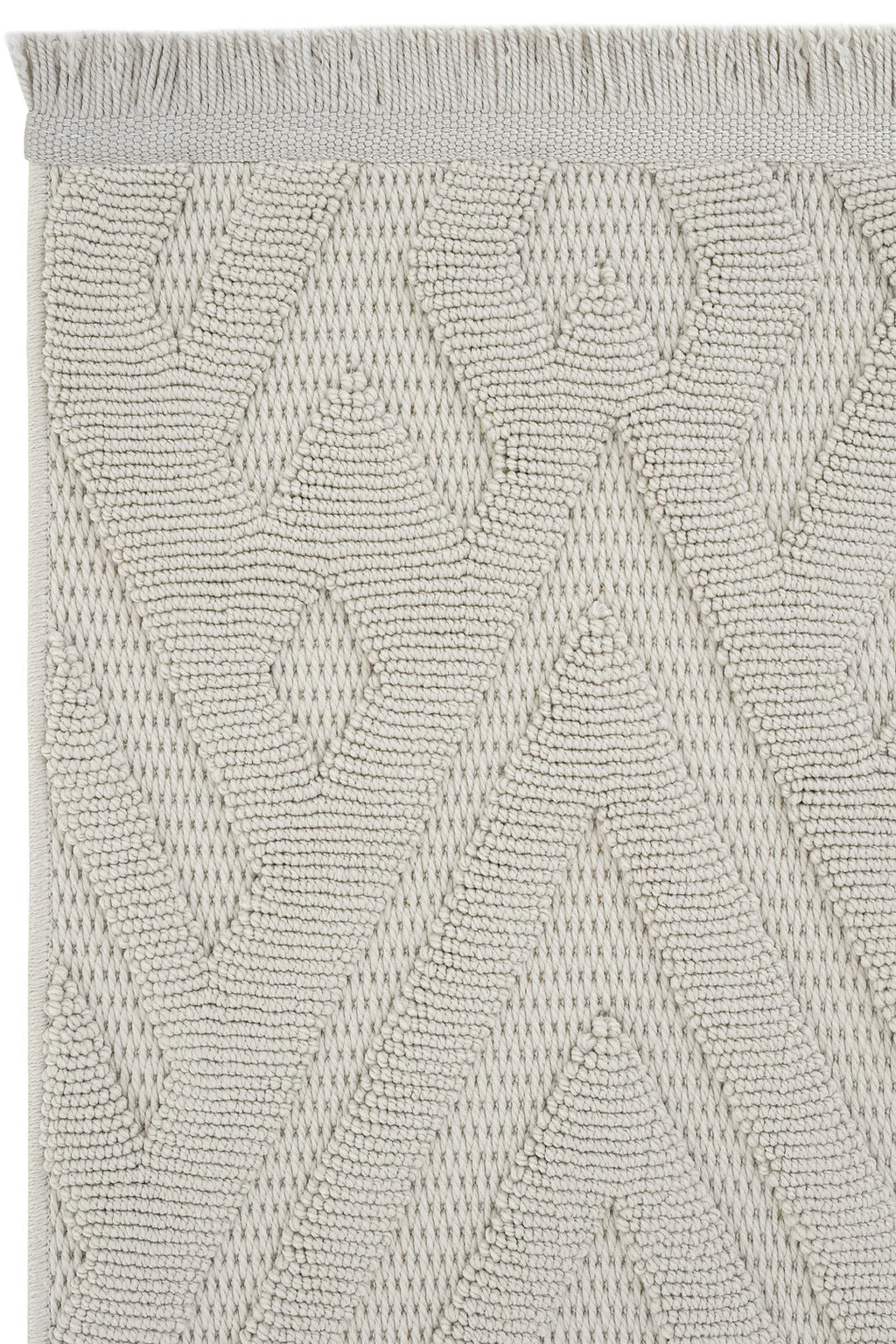 Krem renkte geometrik desenli kabartmalı makrome dokuma duvar halısı