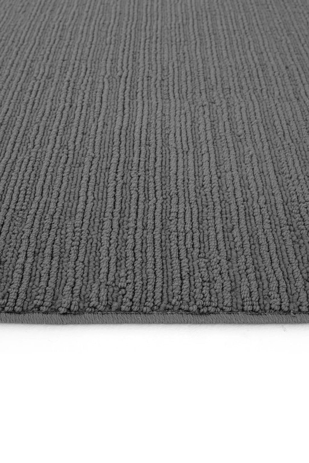 Gri renkli dokulu çizgili halı detayı ve beyaz zemin