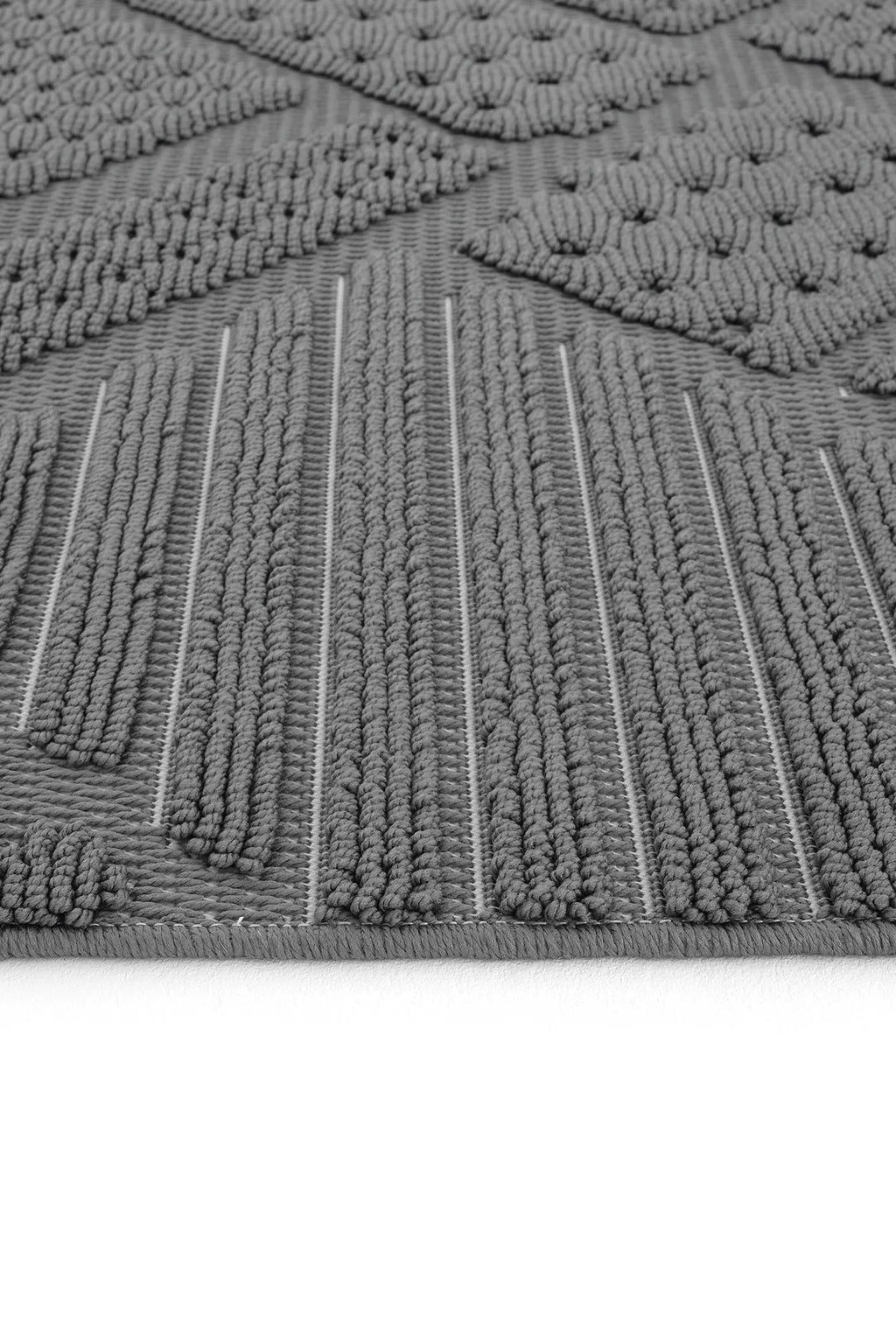 Gri renkli kabartmalı modern geometrik desenli dekoratif kilim