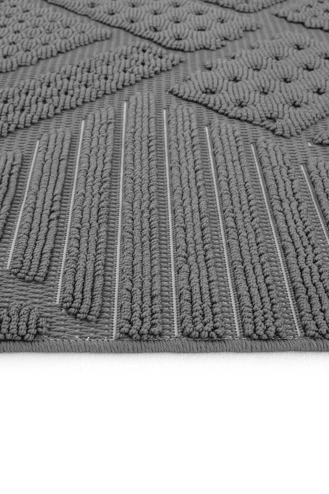 Gri renkli kabartmalı modern geometrik desenli dekoratif kilim