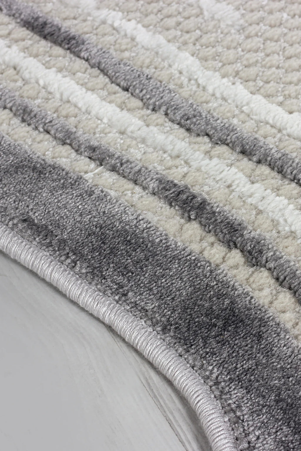 Krem ve gri yumuşak dokulu makine halısı, çizgili modern tasarım, salon ve koridor kullanımına uygun
