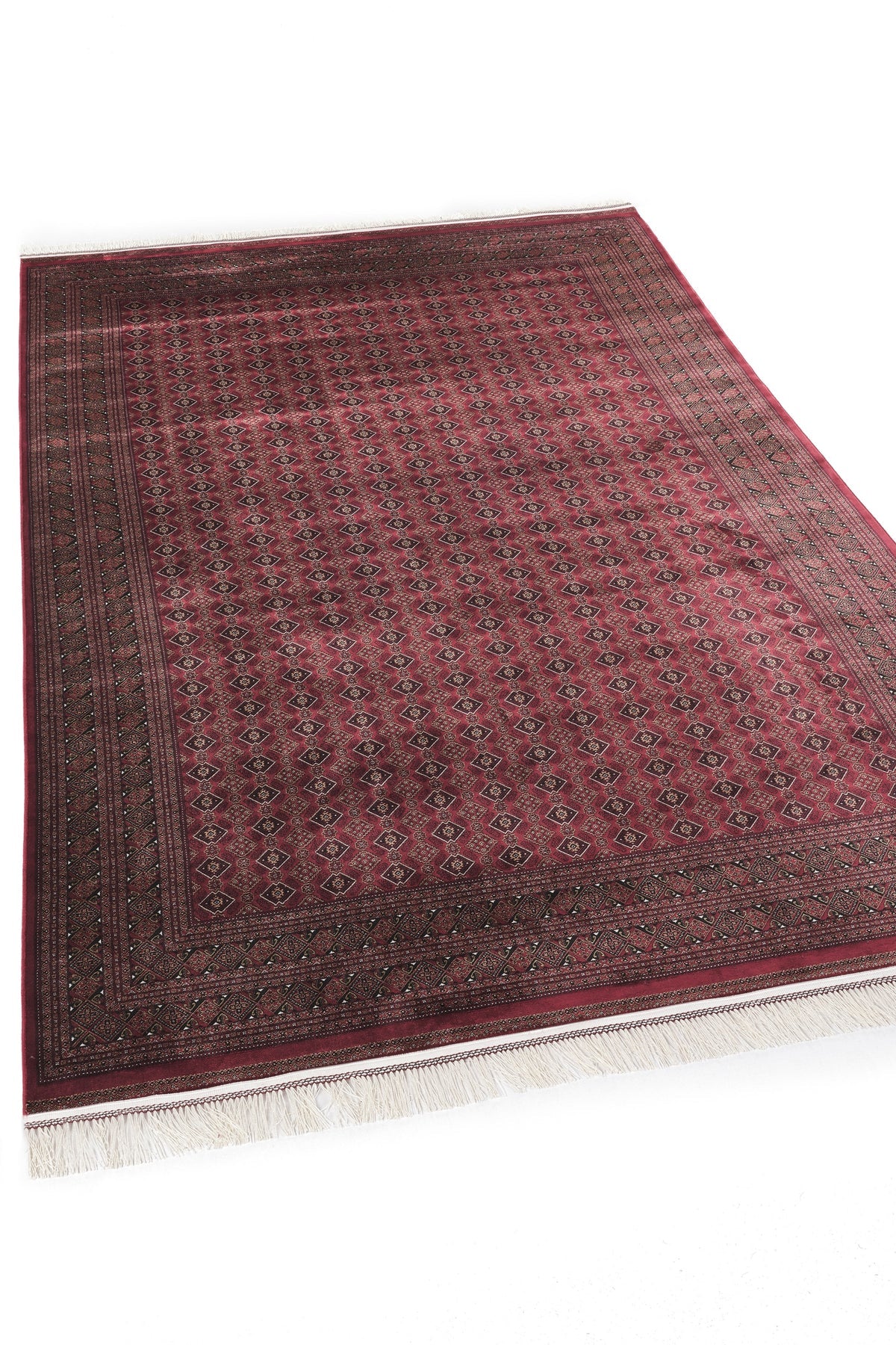 Kırmızı zeminli geometrik desenli, beyaz püsküllü geleneksel halı