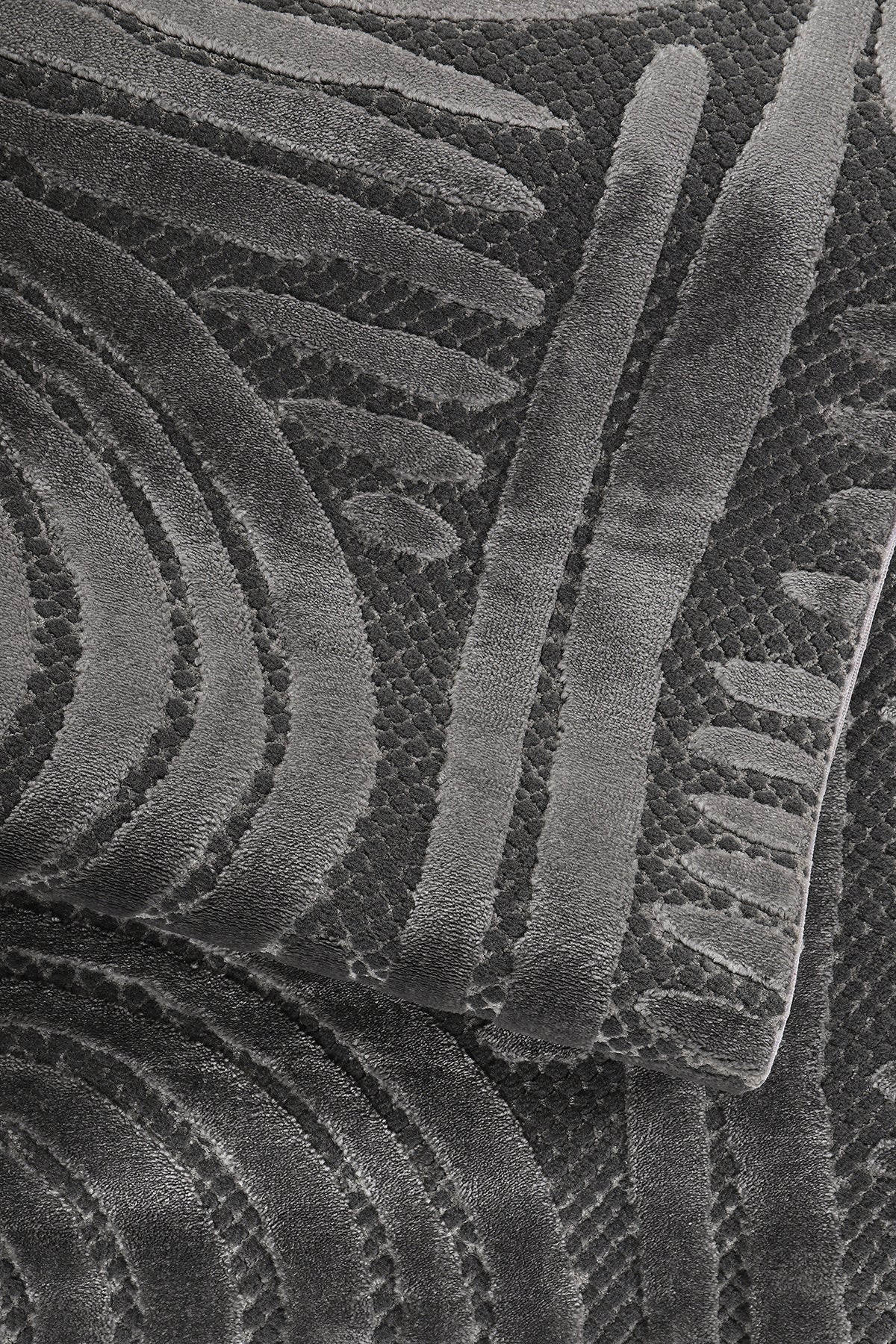 Antrasit renk yumuşak dokulu makine halısı, soyut dalga ve çizgi desenli salon halısı