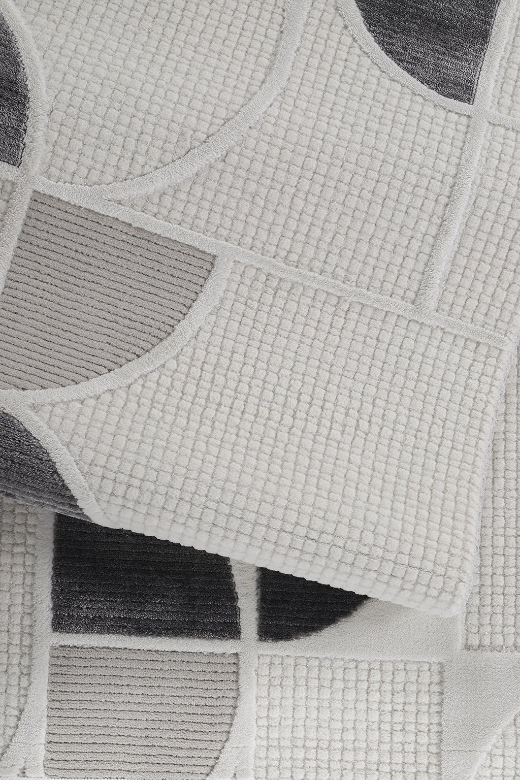 Çok renkli yumuşak dokuya sahip modern geometrik desenli salon ve oturma odası halısı