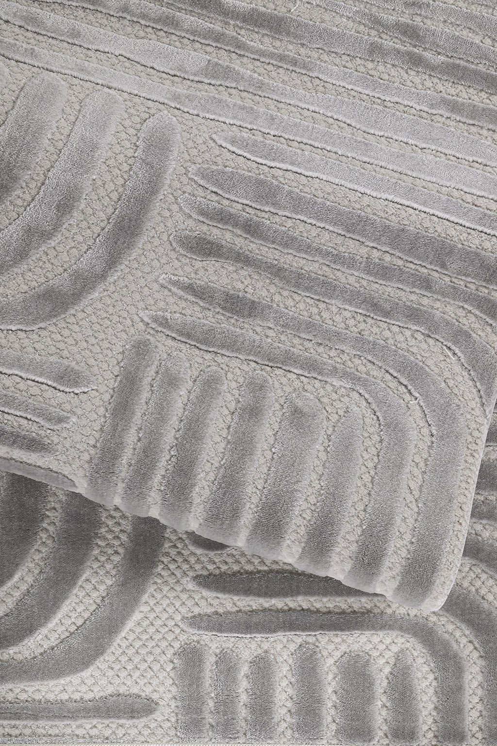 Gri tonlarda desenli yumuşak dokulu salon ve mutfak halısı