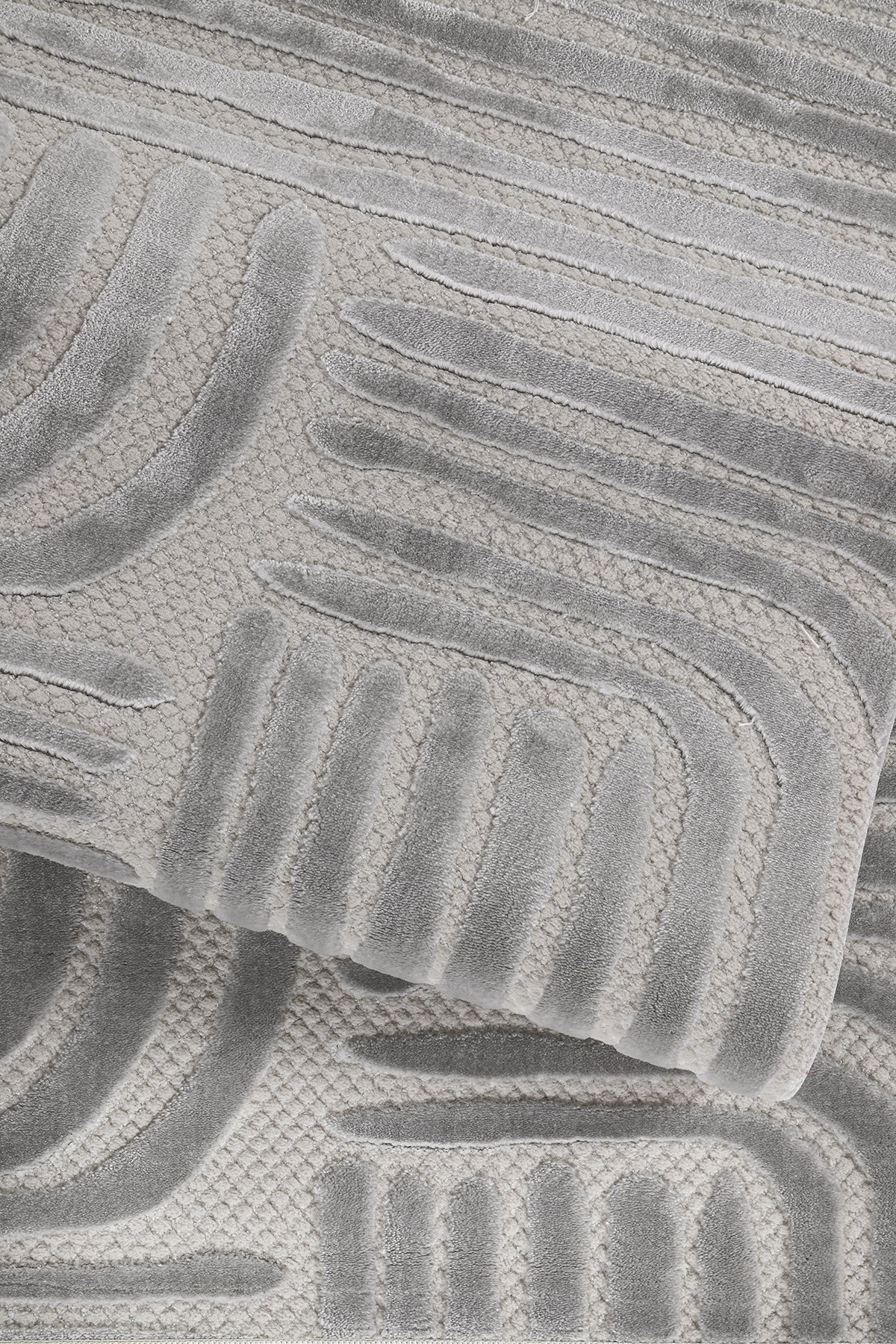 Gri tonlarda desenli yumuşak dokulu salon ve mutfak halısı