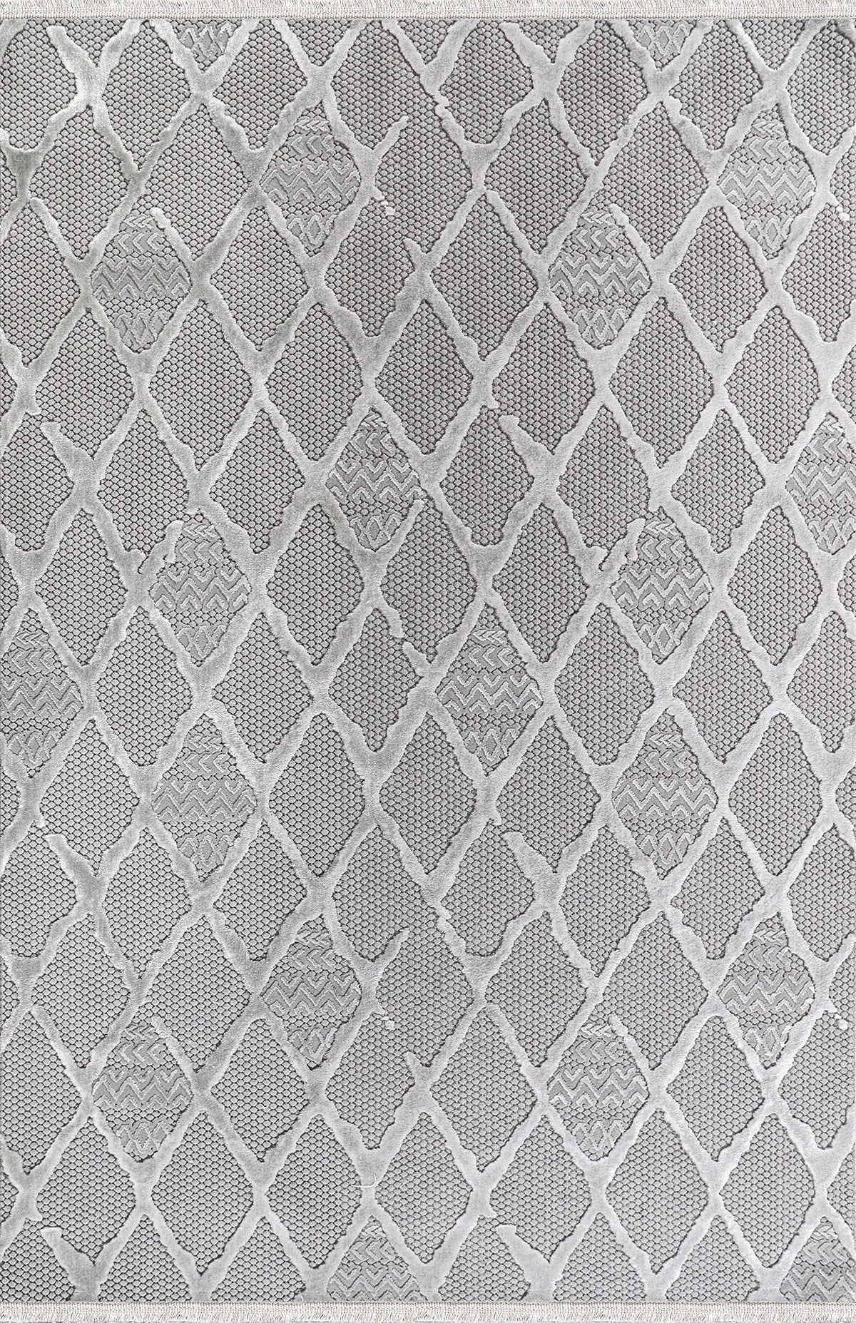 Gri ve bej tonlarda dokulu, elmas desenli yumuşak dokulu modern salon halısı