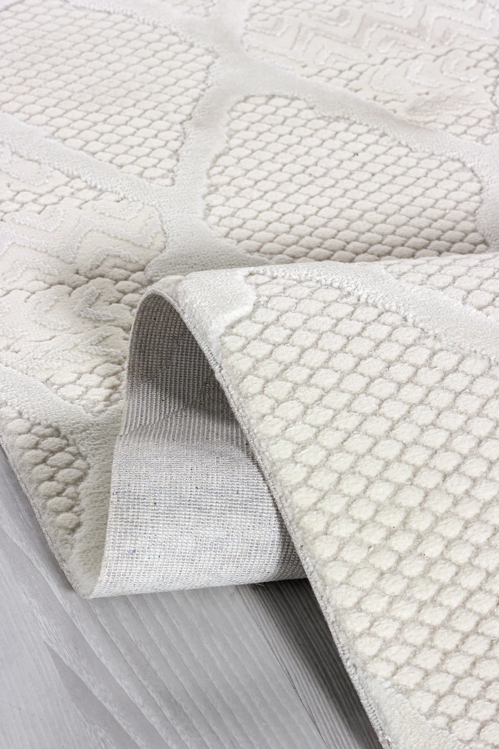 Bej yumuşak dokulu geometrik desenli salon halısı, makine halısı, yolluk