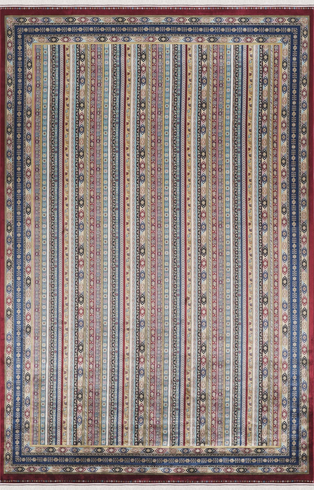 Bordo, mavi ve krem renklerde çizgili, geometrik desenli makine halısı, klasik tasarım