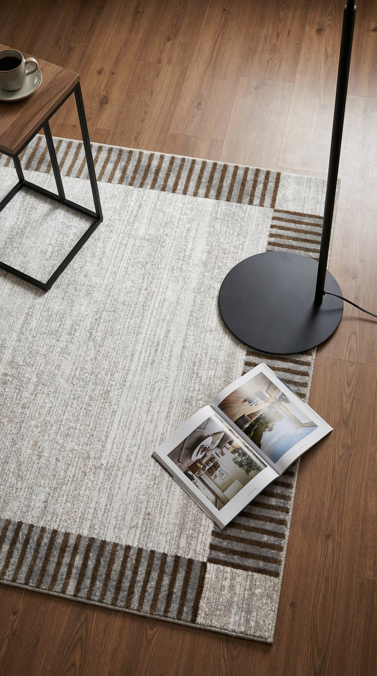 سجادة زيف ستون سيريز مخططة بحواف من الأكريليك، موديل st005، لون كريمي، مقاس 150×230 سم - خصم 60% في المتجر