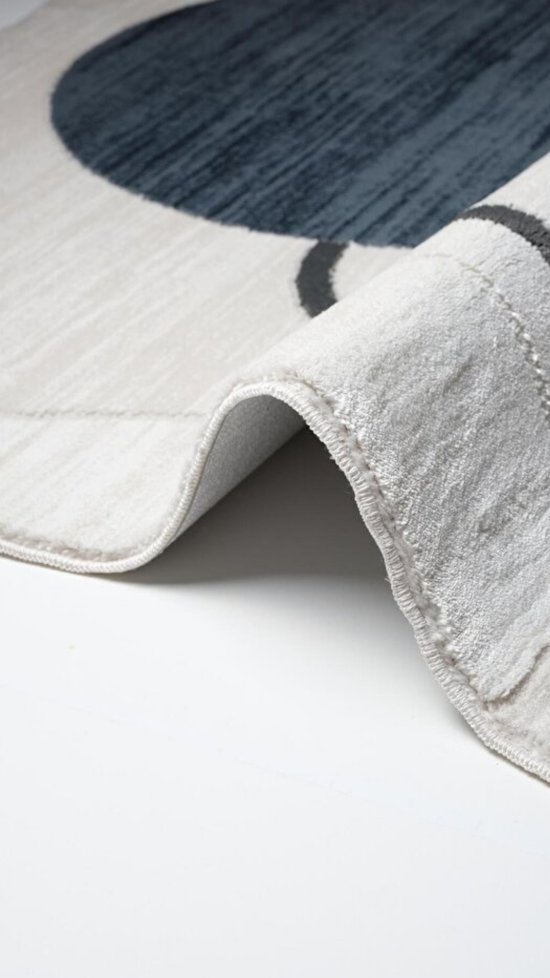 Soyut Sanat Desenli Asimetrik Halı | Kübist & Modern Tarz