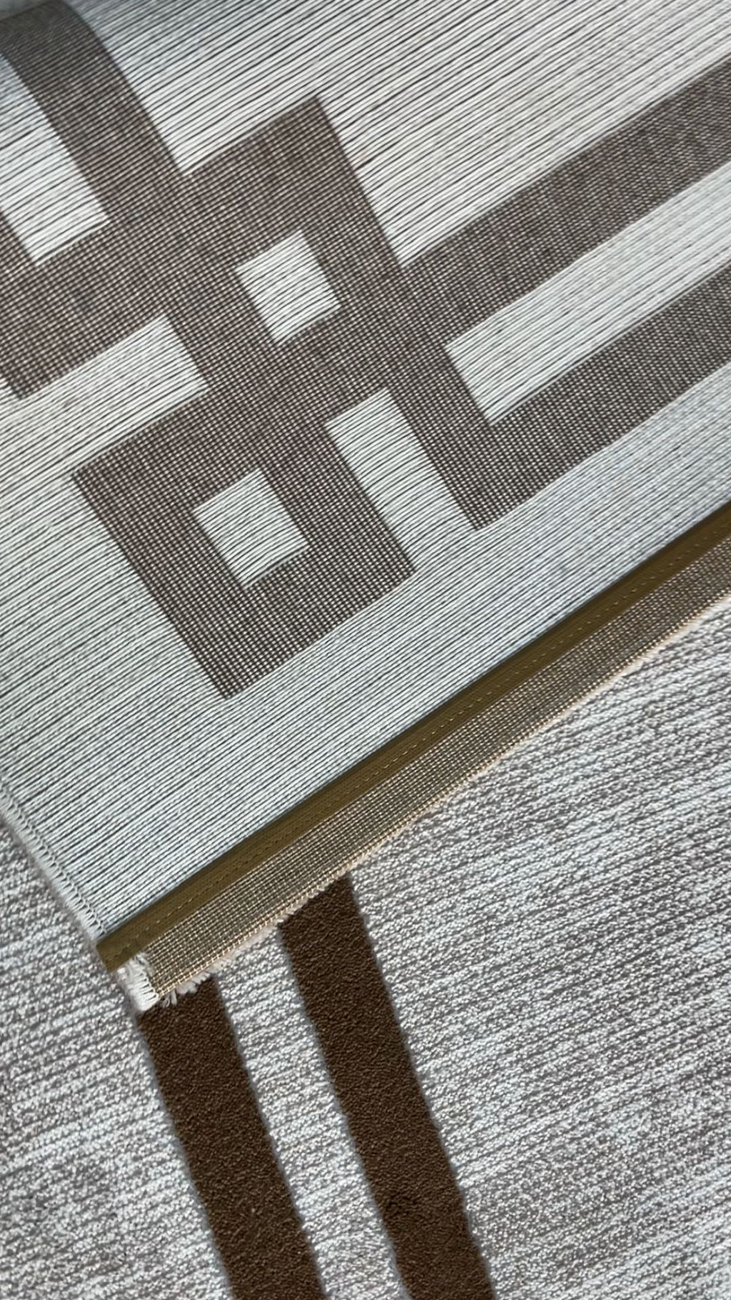 Zev Stone Serisi: %60 İndirimle Modern Bordürlü Akrilik Fırsatı st007 Kahve 150x230