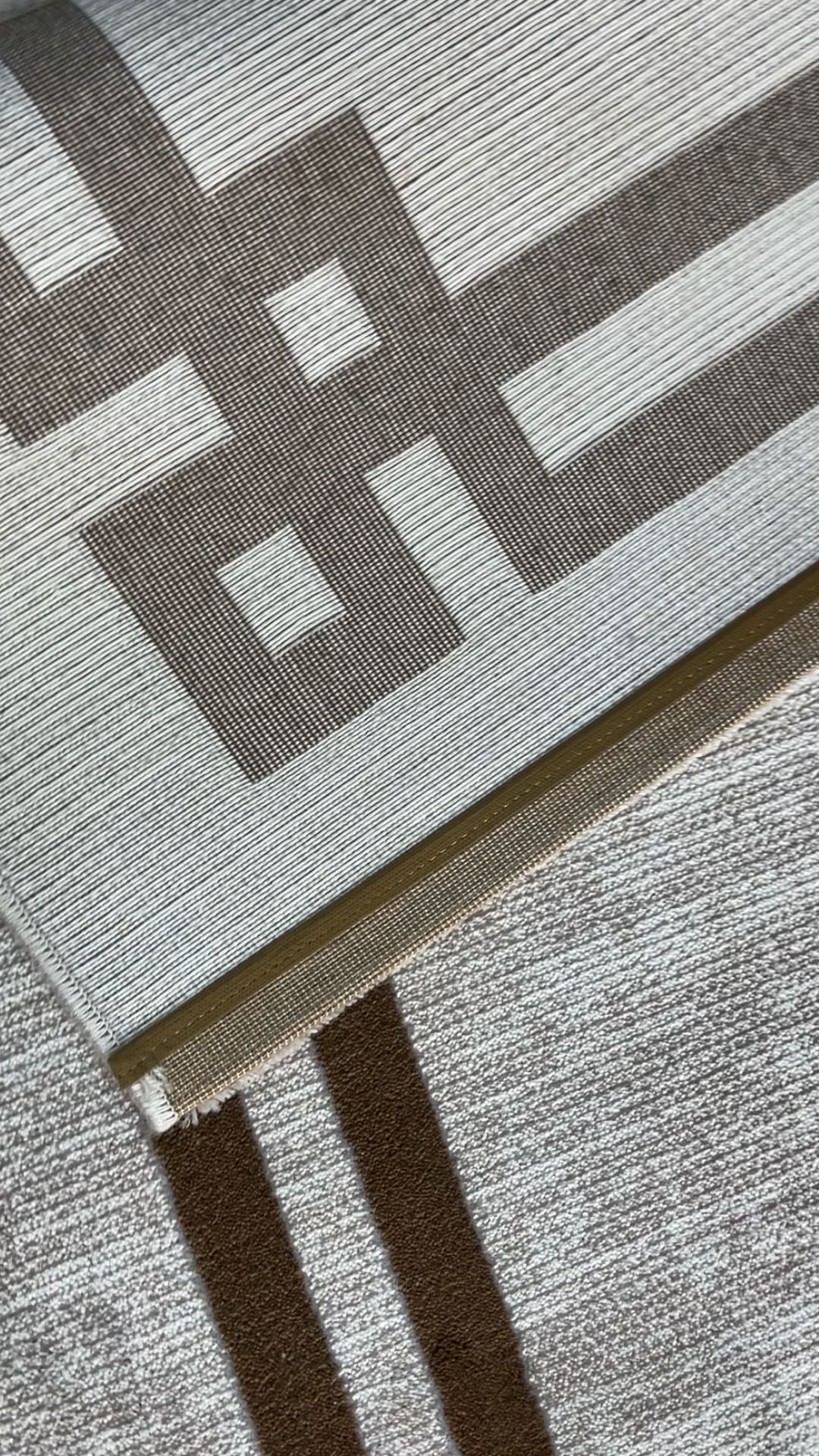 Zev Stone Serisi: %60 İndirimle Modern Bordürlü Akrilik Fırsatı st007 Kahve 150x230