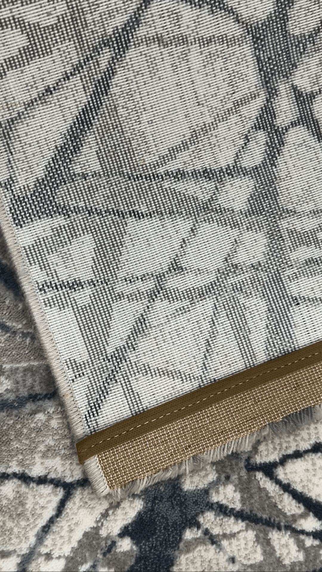 Zev Stone Serisi: Modern Kaotik Çizgili Akrilik Halı - %60 Outlet Fırsatı st009 Lacivert 150x230