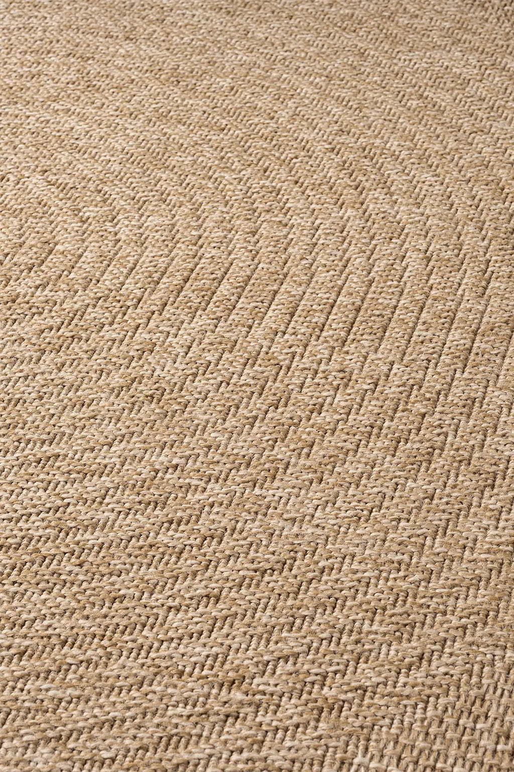 Zev Keten: Yuvarlak Kesim Jüt Görünümlü Halı - Odak Noktası Yaratın