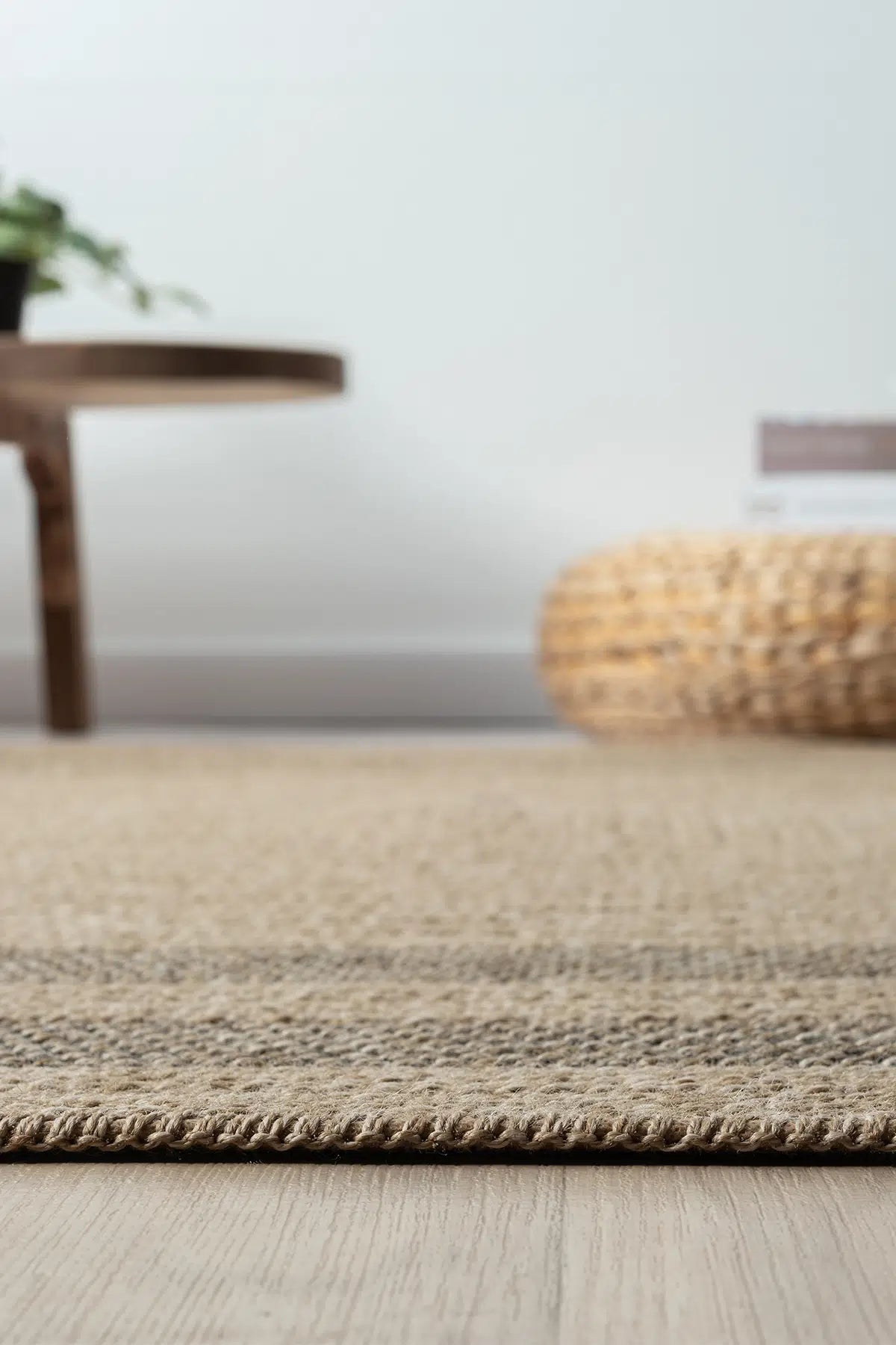 Zev Keten: Yuvarlak Yemek Masası Altına Kusursuz Uyum Sağlayan Halı