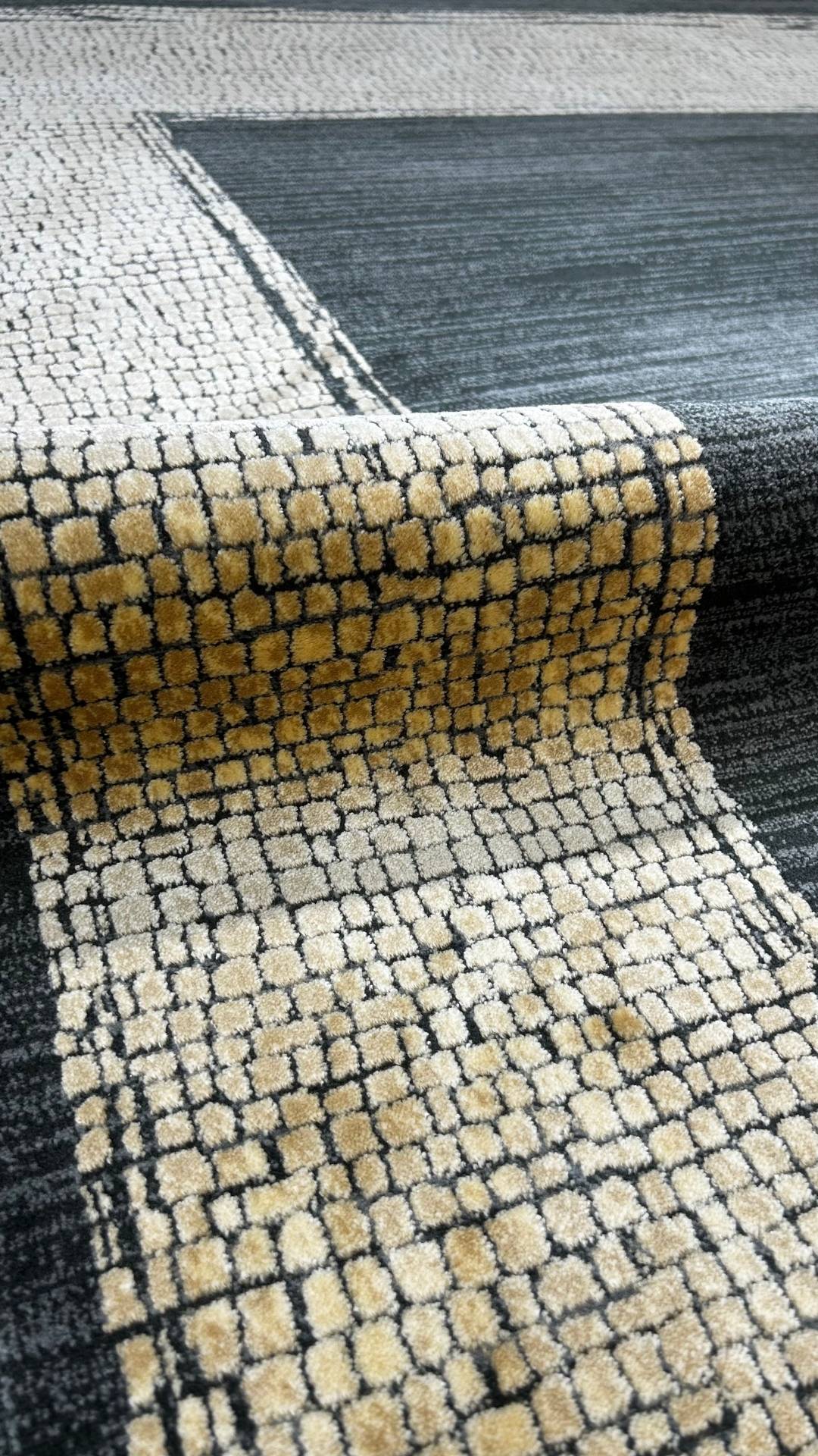 Zev Dark Serisi Zümrüt Siyahı Hardal Sarı Detaylı Çerçeveli Triko Akrilik Salon Halısı- %60 Fırsat Outlet st024  160x230