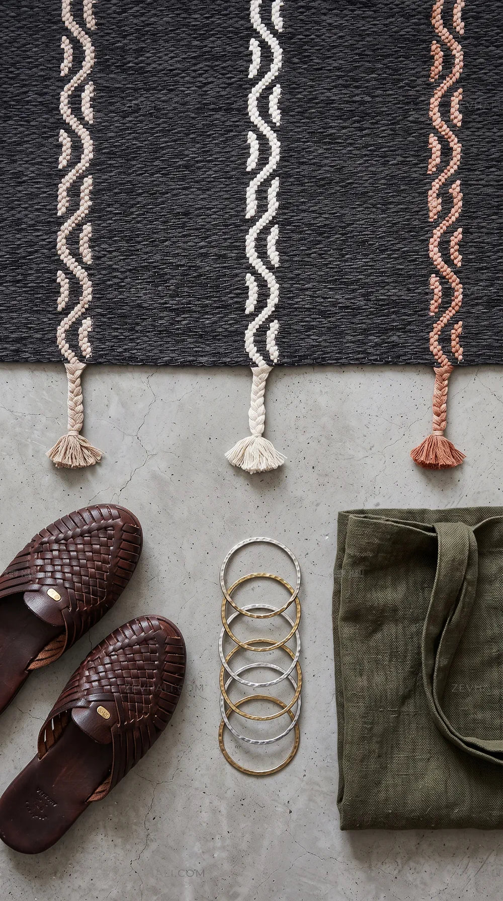 Zev Halı Vincents Colors Antrasit Dalgalı Çizgili Püsküllü İnce Kilim VC06 160x200