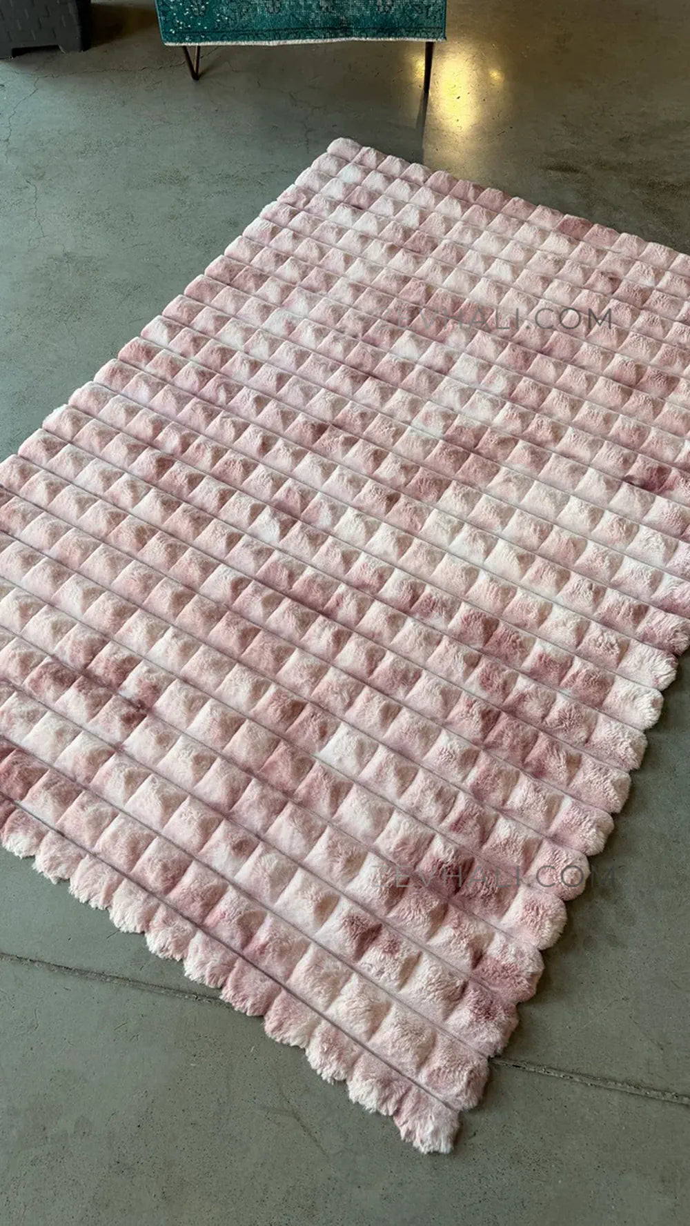 Zev Halı Nerm Batik Pudra Oval 3 Boyutlu Dokuma Kaymaz Tabanlı Peluş Halı NR22