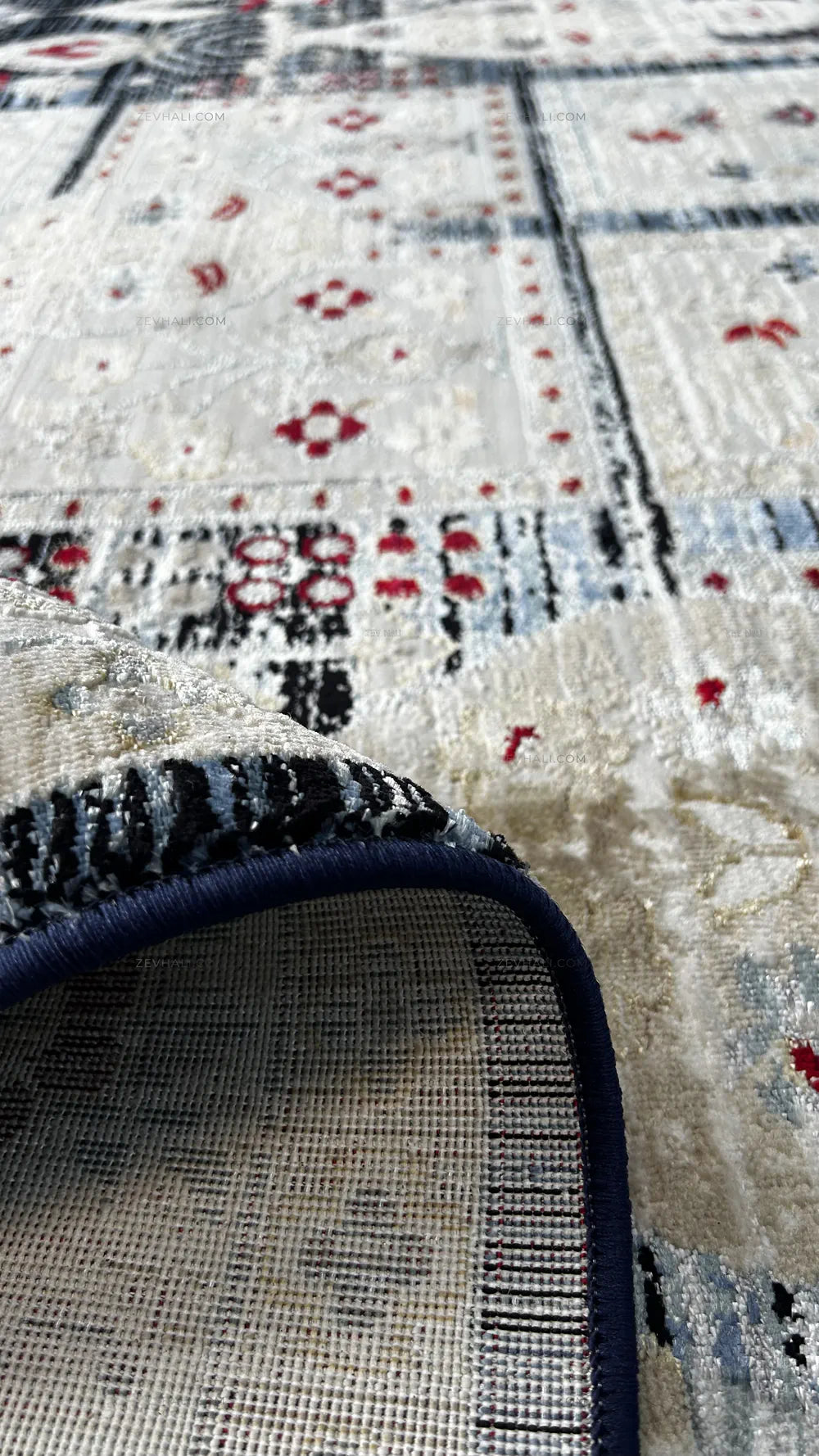 Zev Halı Vintage Krem Lacivert Bordo Karo Desenli Parlak Tuşeli İnce Halı VT15
